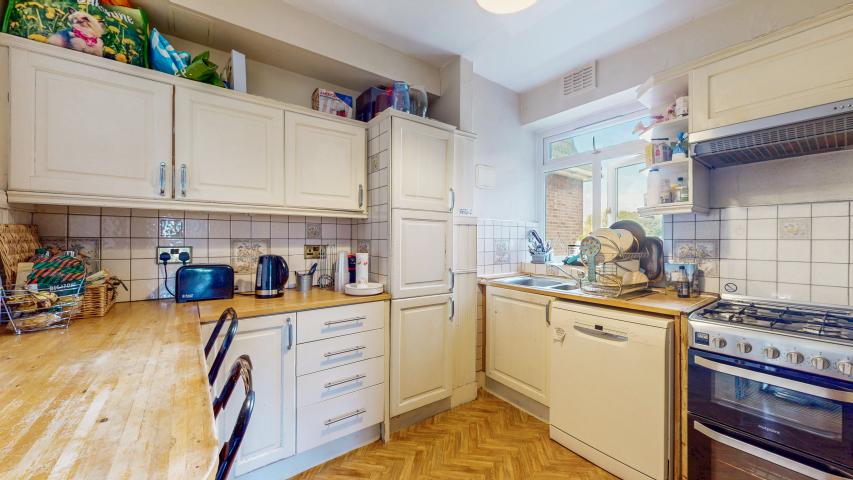 Modern Sharers Apartment Elstow Grange, Brondesbury Park